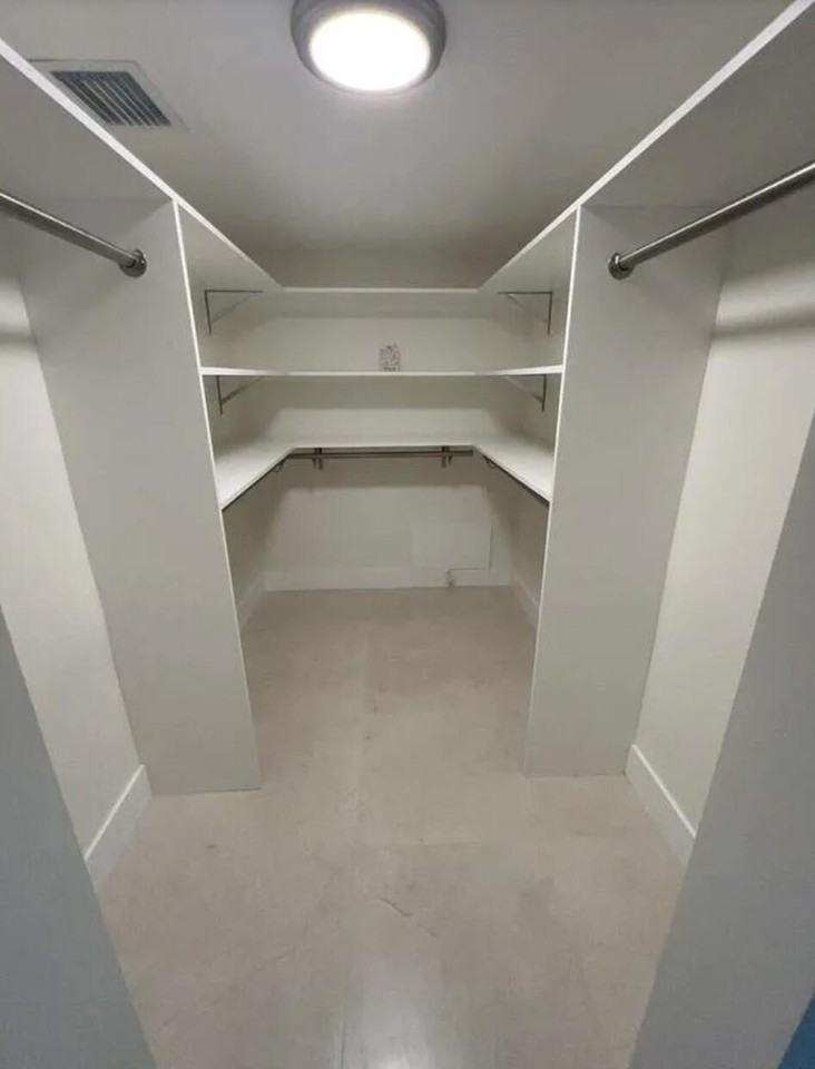 2244 Spanish Trl Apt 3 - Photo 7 of 8