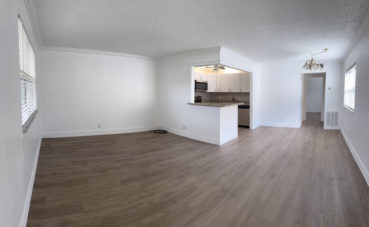 103 Saxony C - Photo 2 of 14