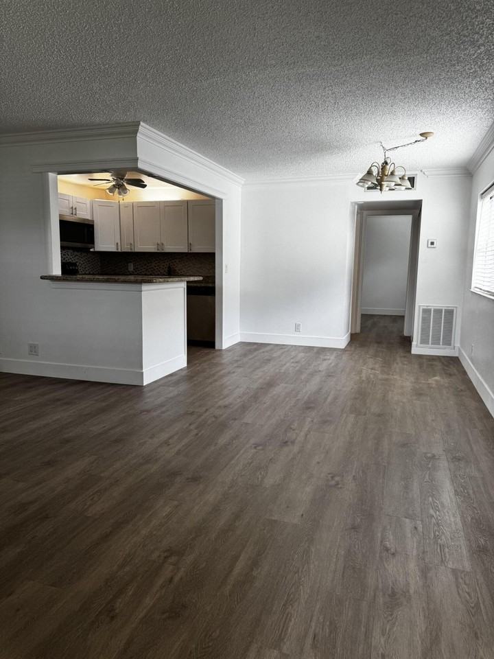 103 Saxony C - Photo 4 of 14