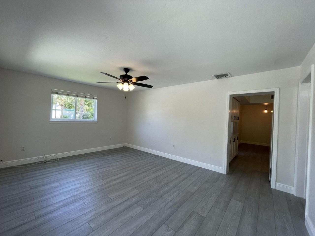 701 Se 4th St #WEST - Photo 2 of 31