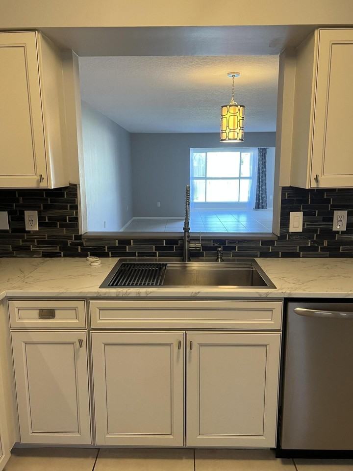 5951 Regal Glen Dr Apt 105 - Photo 6 of 17