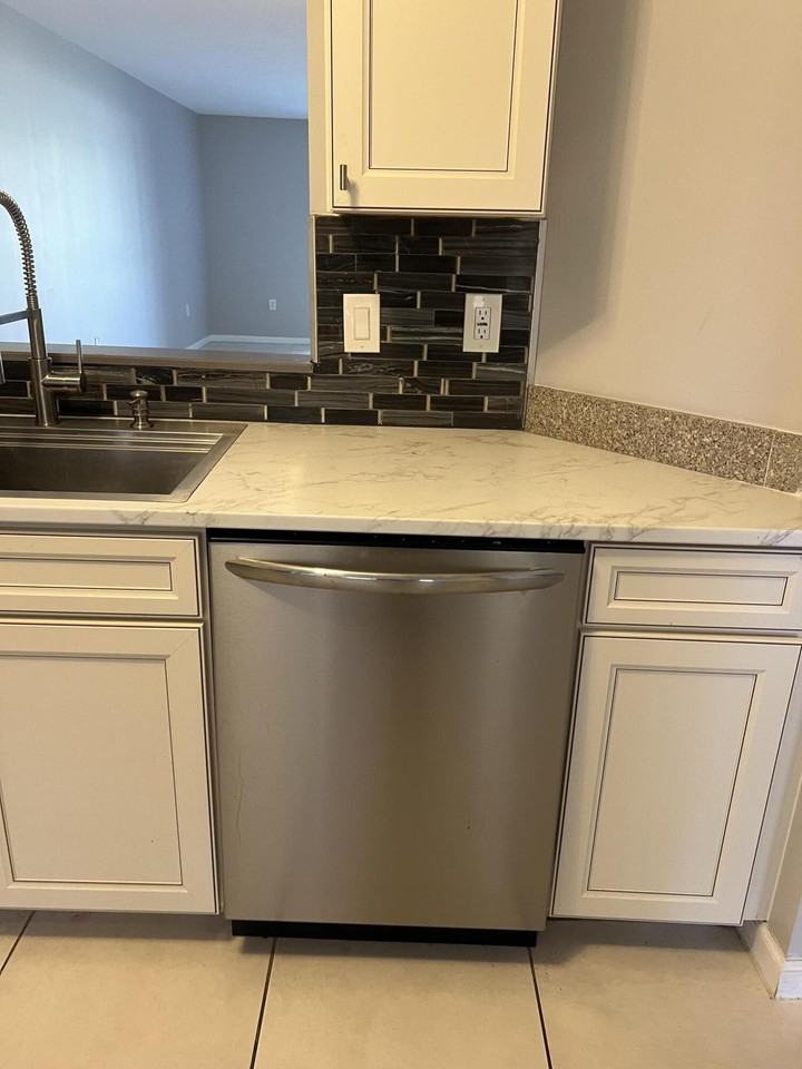 5951 Regal Glen Dr Apt 105 - Photo 7 of 17