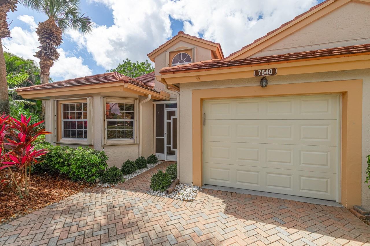 7540 Diamond Pointe Cir - Photo 2 of 45