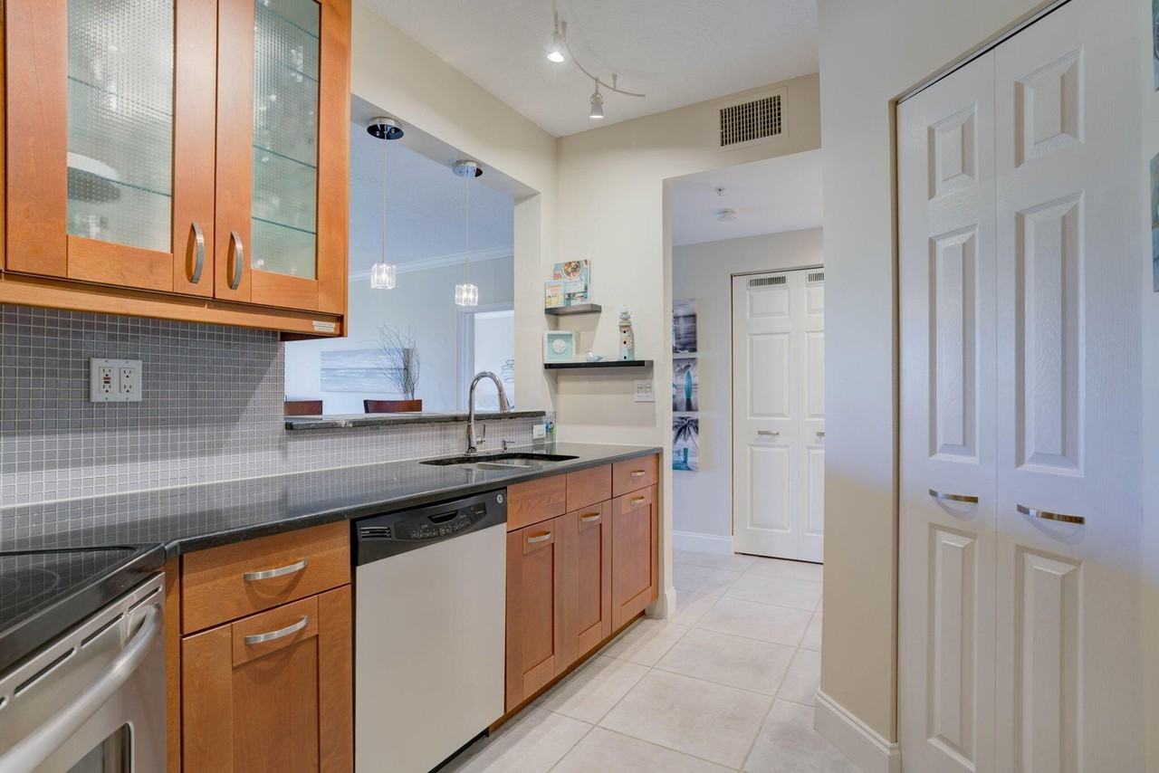 500 Uno Lago Dr Apt 404 - Photo 4 of 50