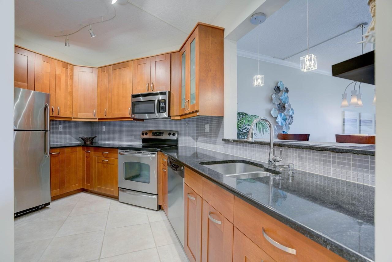 500 Uno Lago Dr Apt 404 - Photo 6 of 50