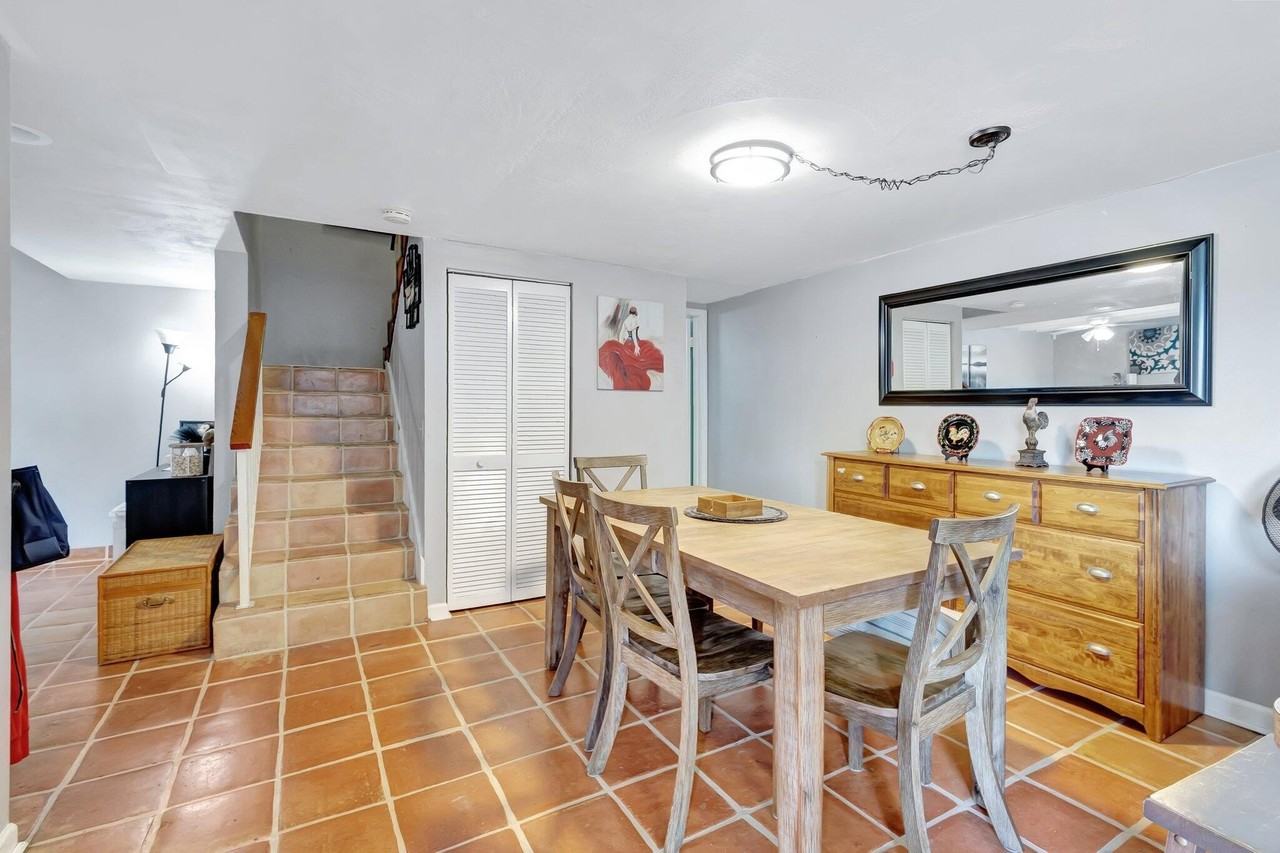 1586 Shaker Cir - Photo 7 of 38