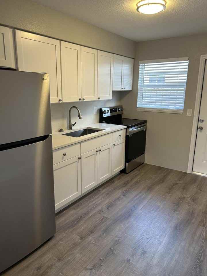 628 N M St Apt 1 - Photo 7 of 11