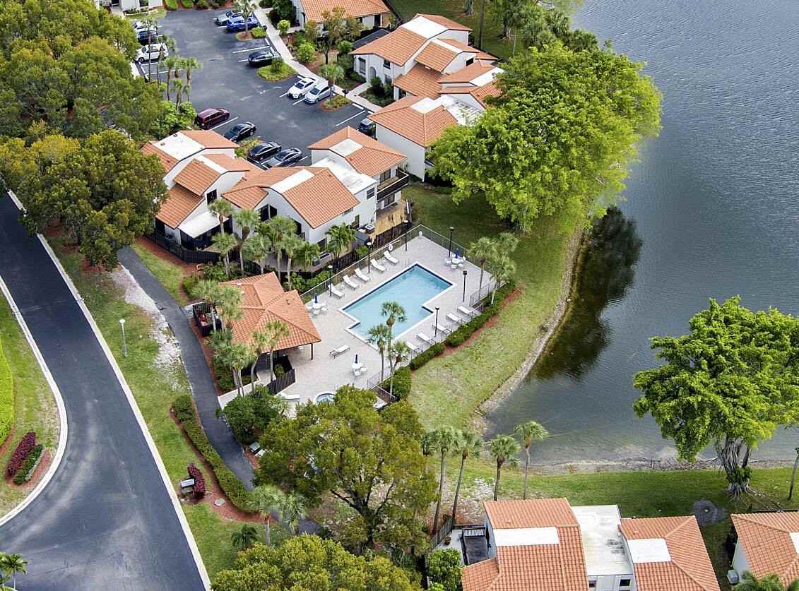 5887 Fox Hollow Dr Apt E - Photo 6 of 28