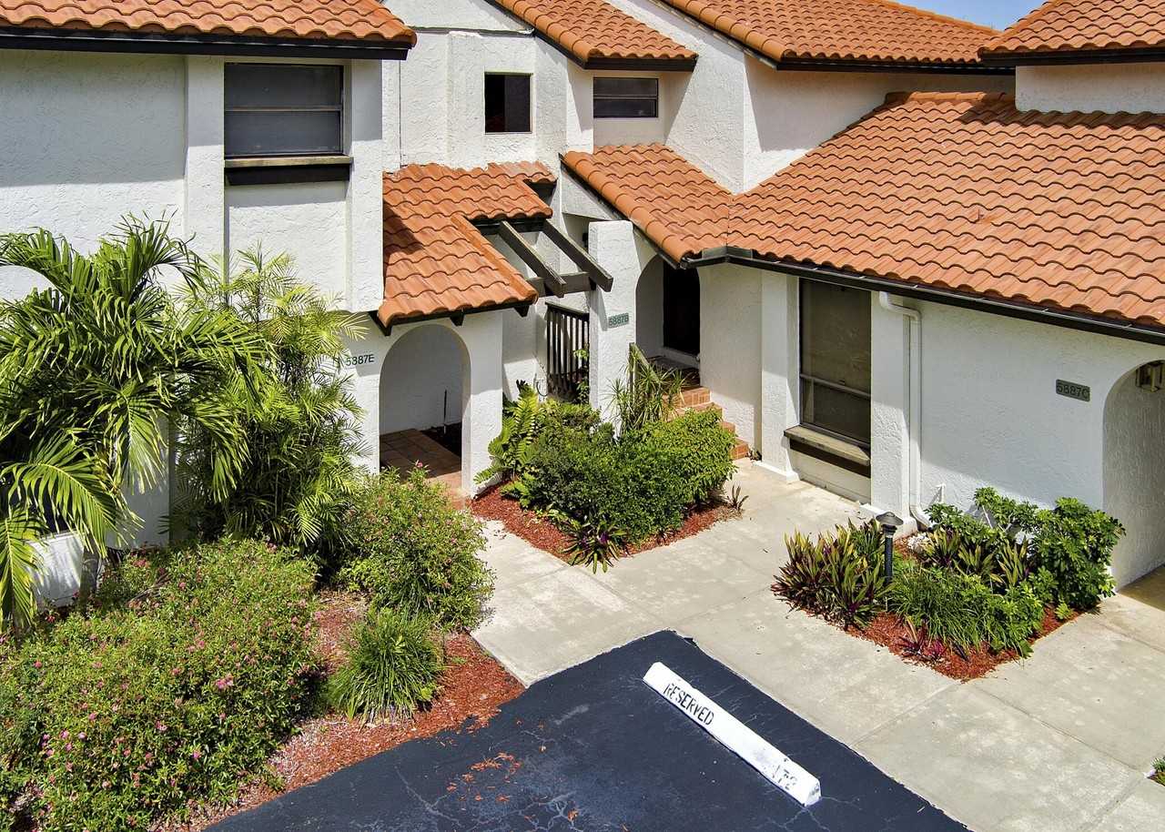 5887 Fox Hollow Dr Apt E - Photo 7 of 28