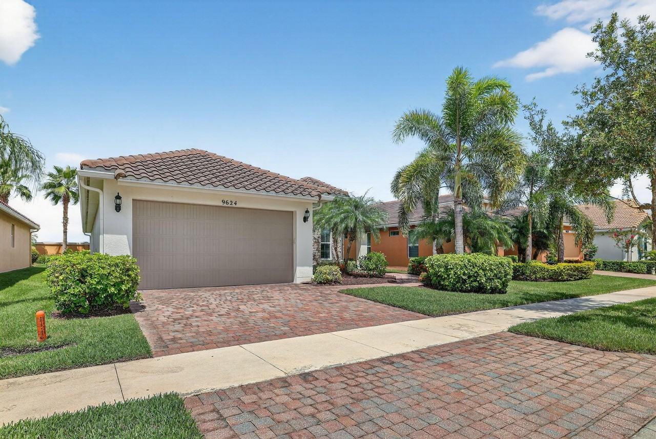 9624 Sw Royal Poinciana Dr - Photo 2 of 36