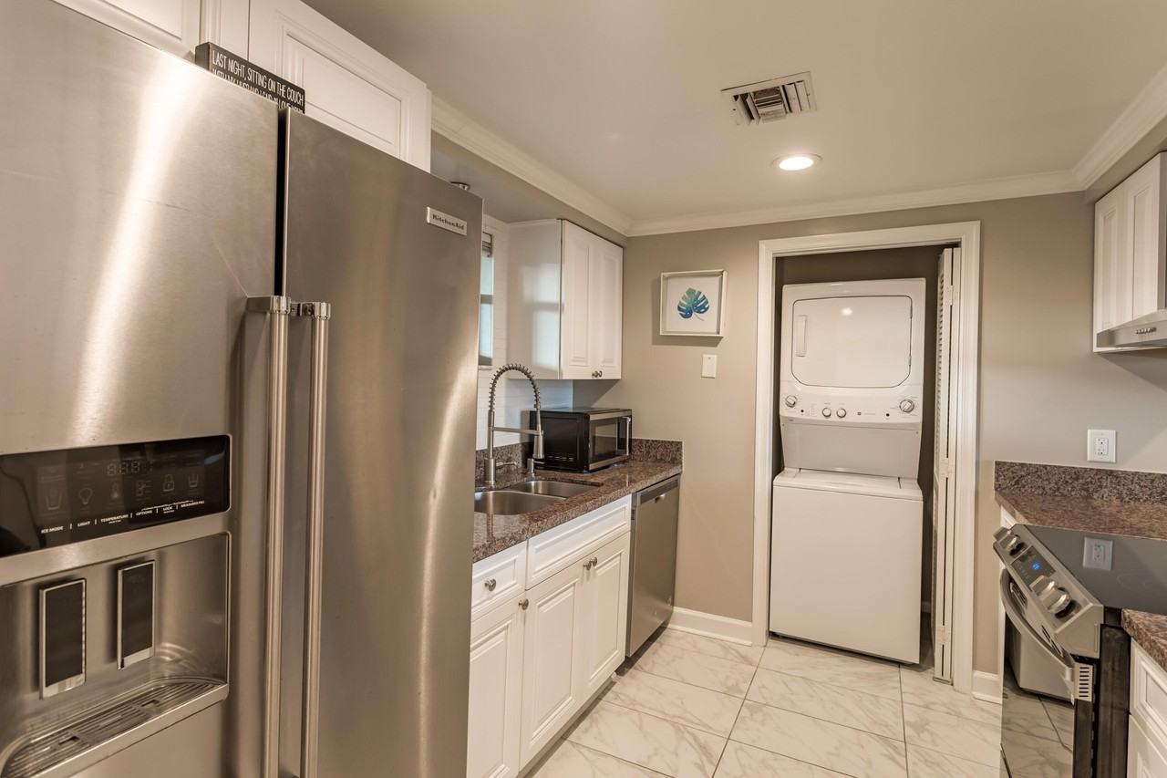 11842 Pebblewood Dr #201 - Photo 6 of 14