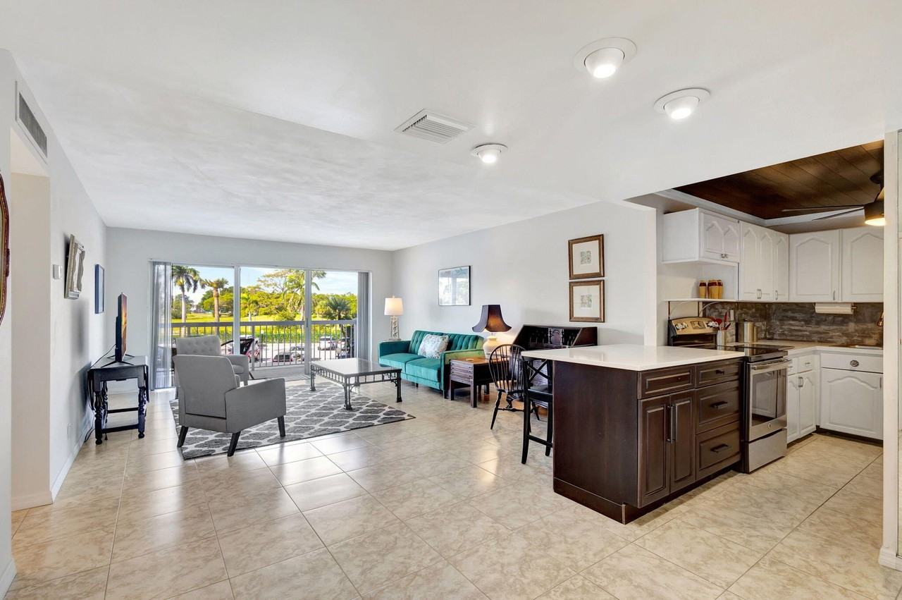 2600 N Flagler Dr Apt 201 - Photo 3 of 37