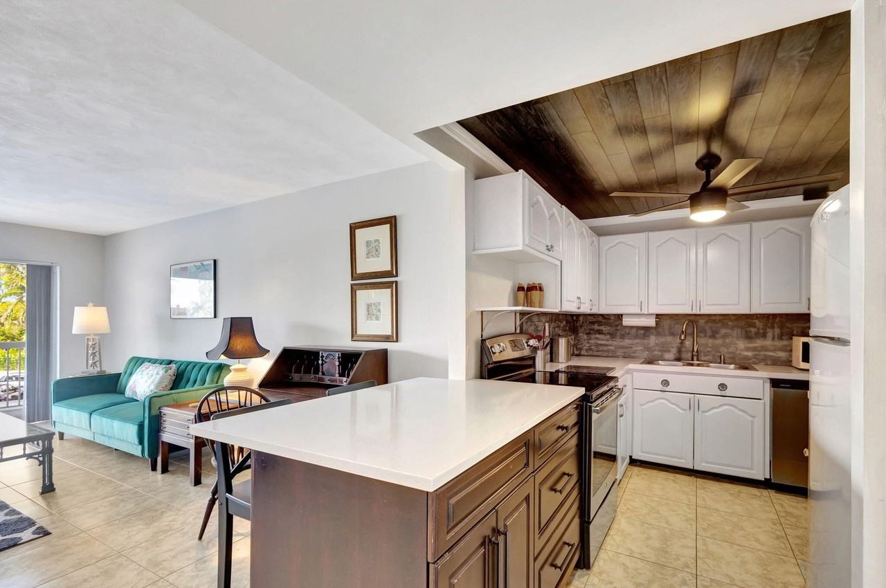 2600 N Flagler Dr Apt 201 - Photo 4 of 37