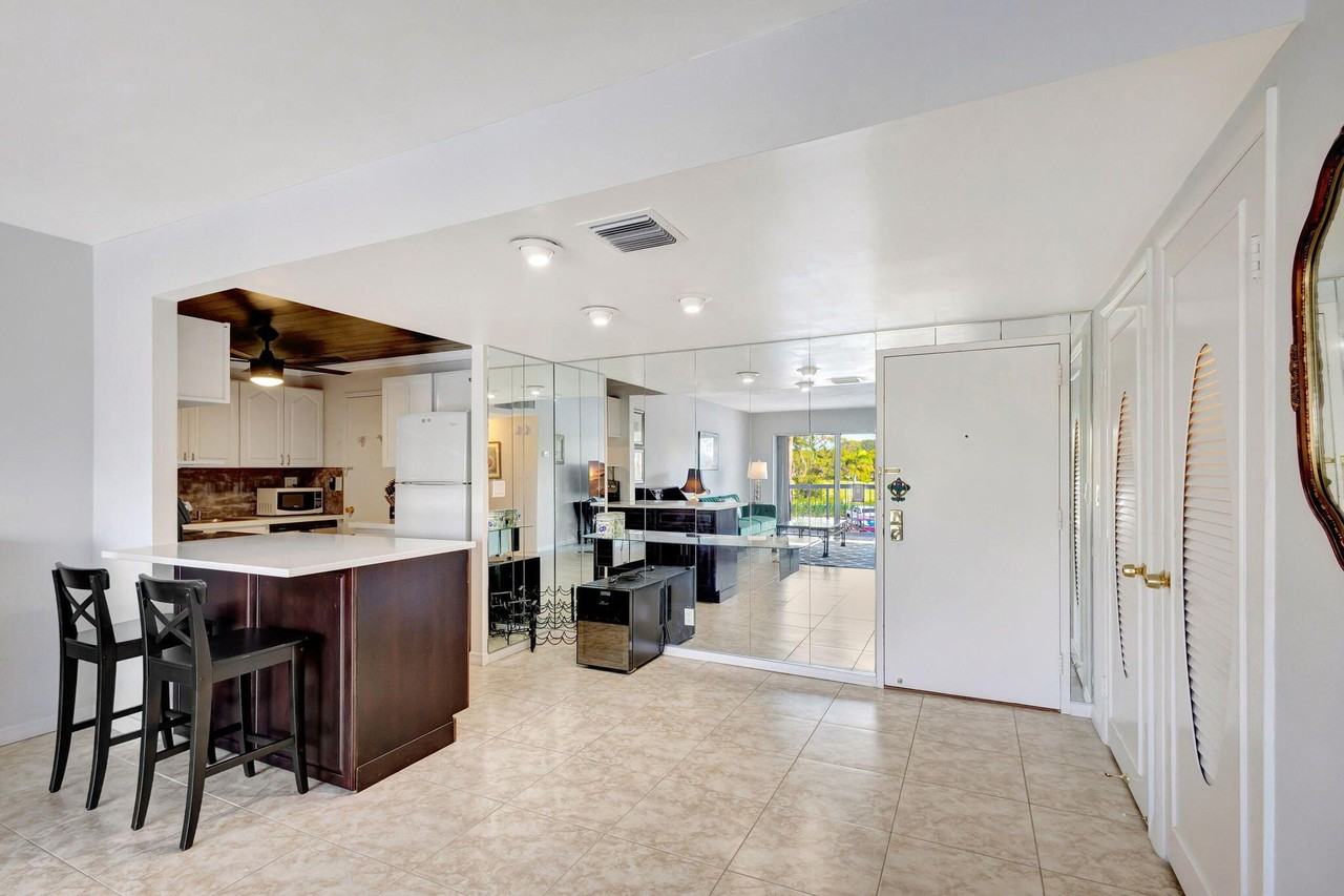 2600 N Flagler Dr Apt 201 - Photo 7 of 37