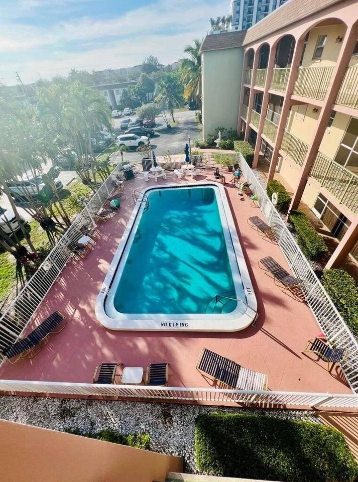 100 Se 6th Ave Apt 303 - Photo 2 of 50