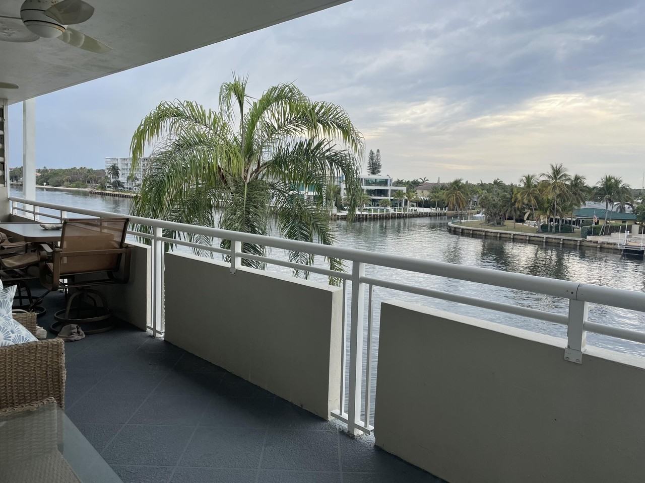 1198 Hillsboro Mile Apt 302 - Photo 2 of 28