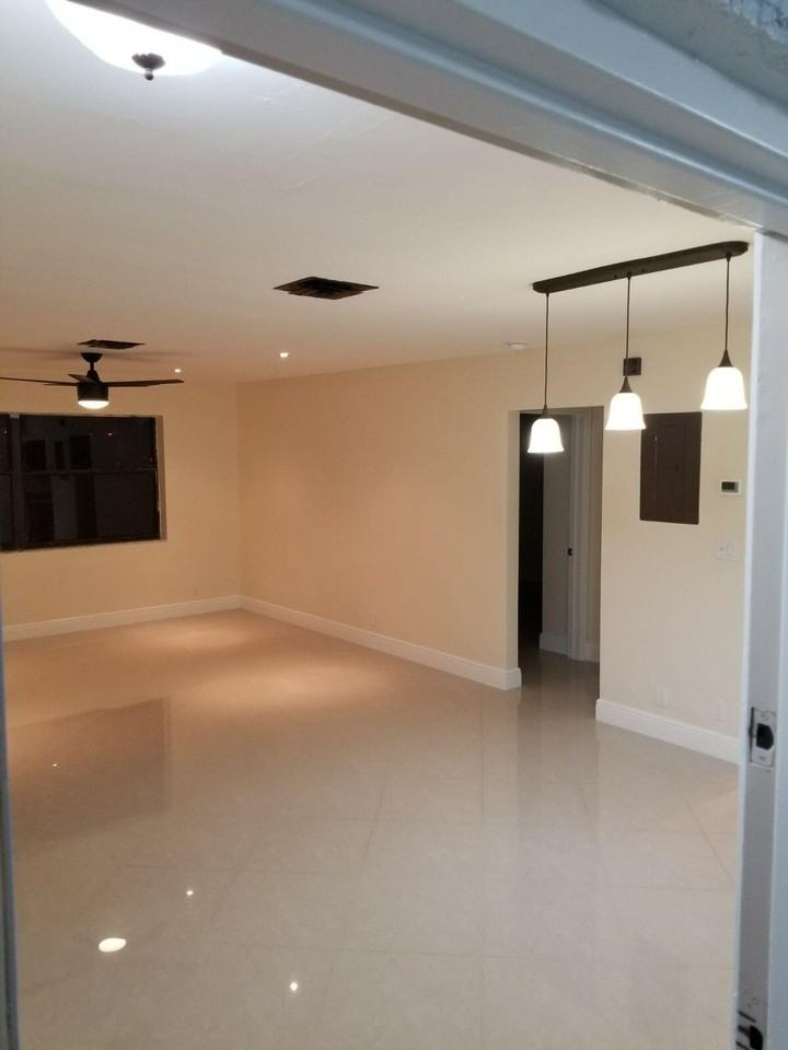 105 S Riverside Dr #205 - Photo 7 of 22