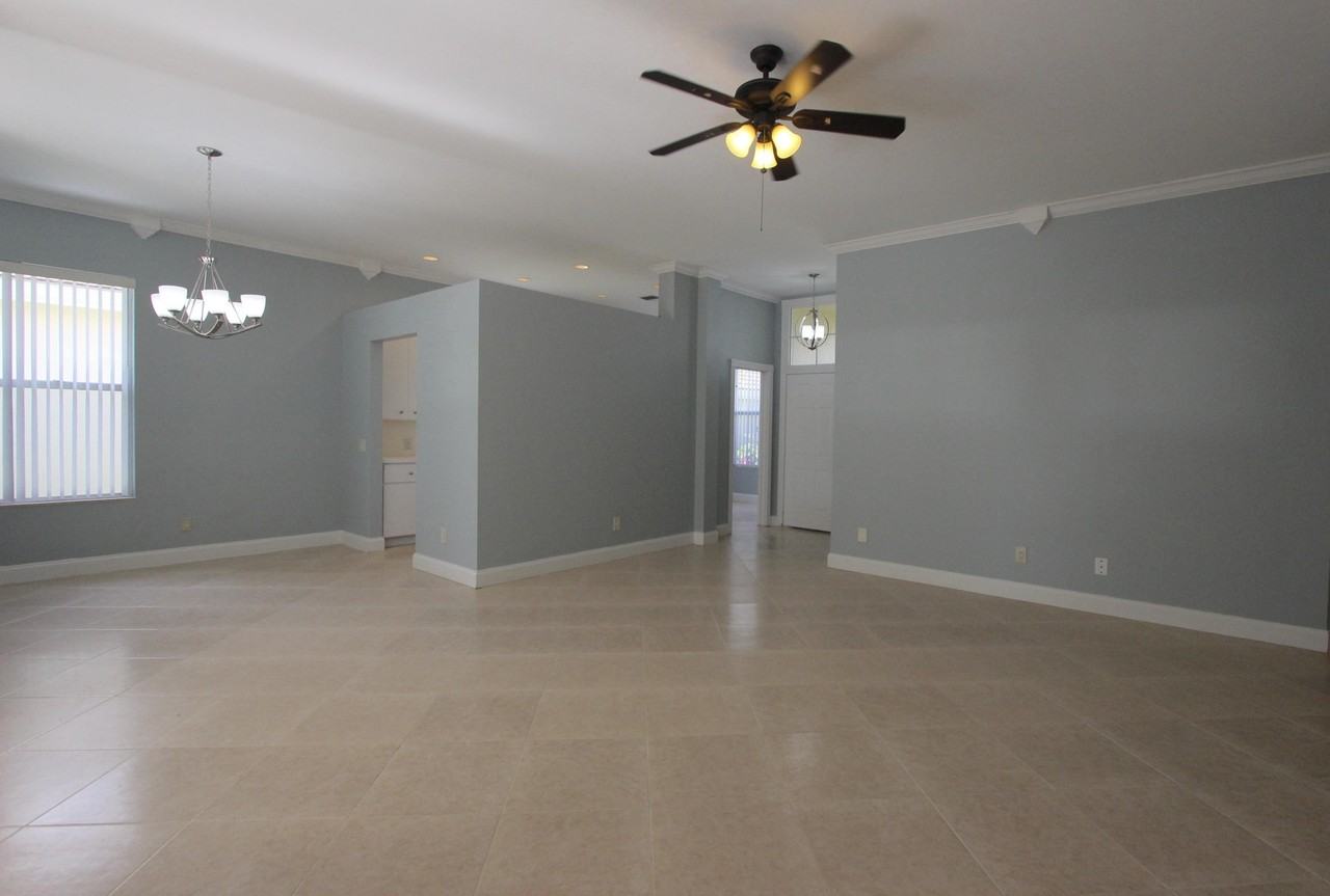 240 Sussex Cir - Photo 7 of 34