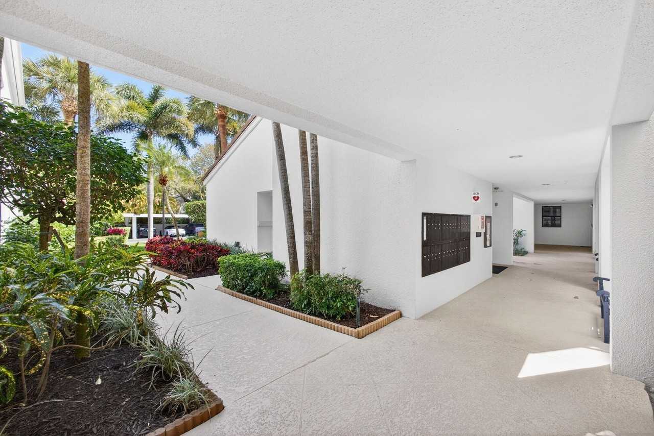 911 Oak Harbour Dr - Photo 4 of 50