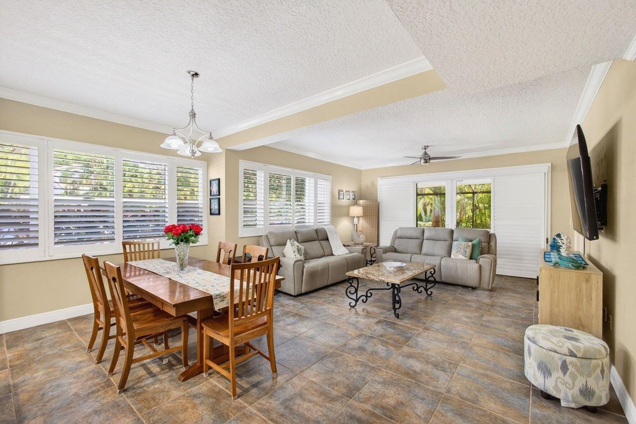 911 Oak Harbour Dr - Photo 7 of 50