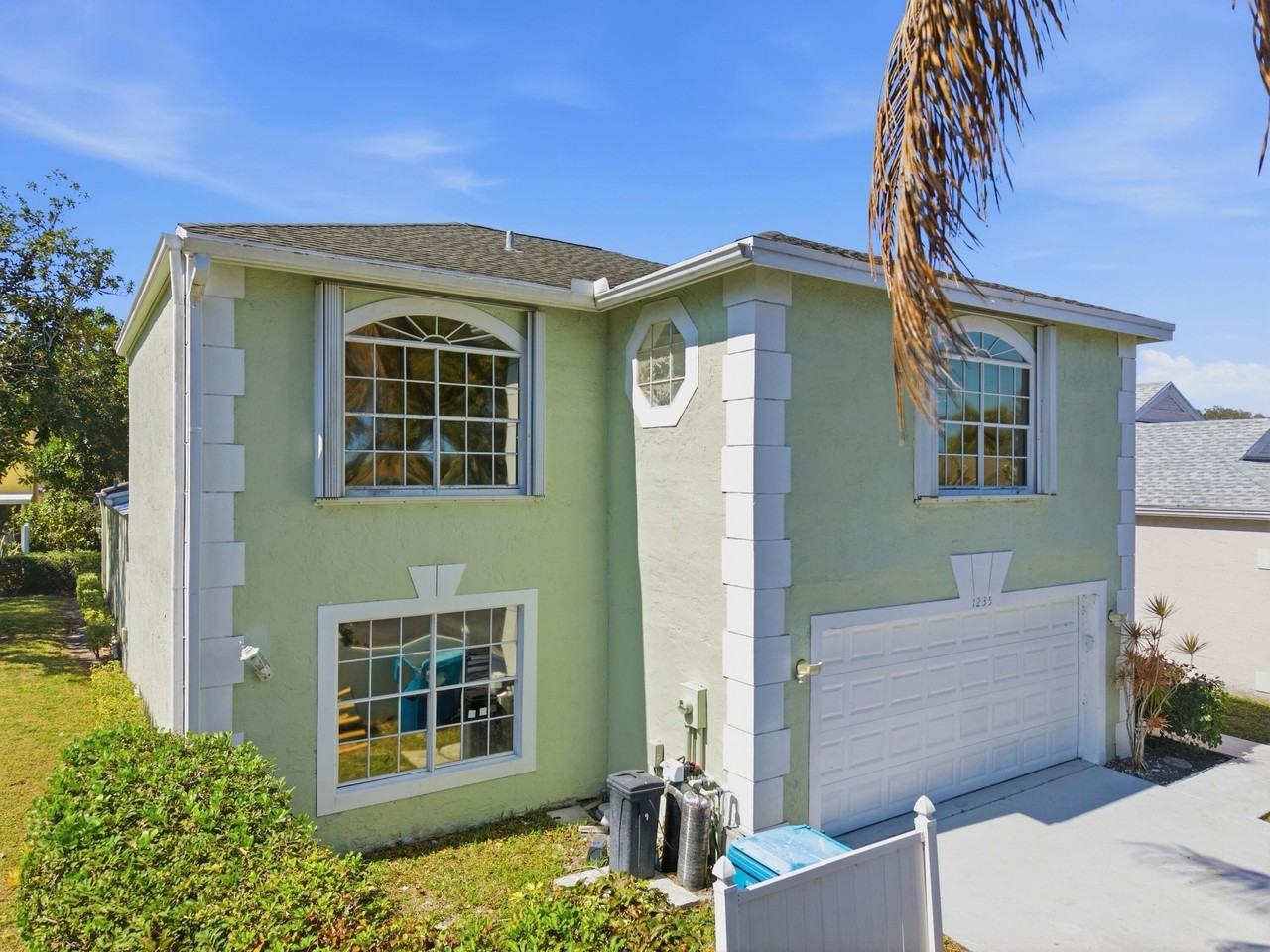 1235 Sussex St - Photo 2 of 50