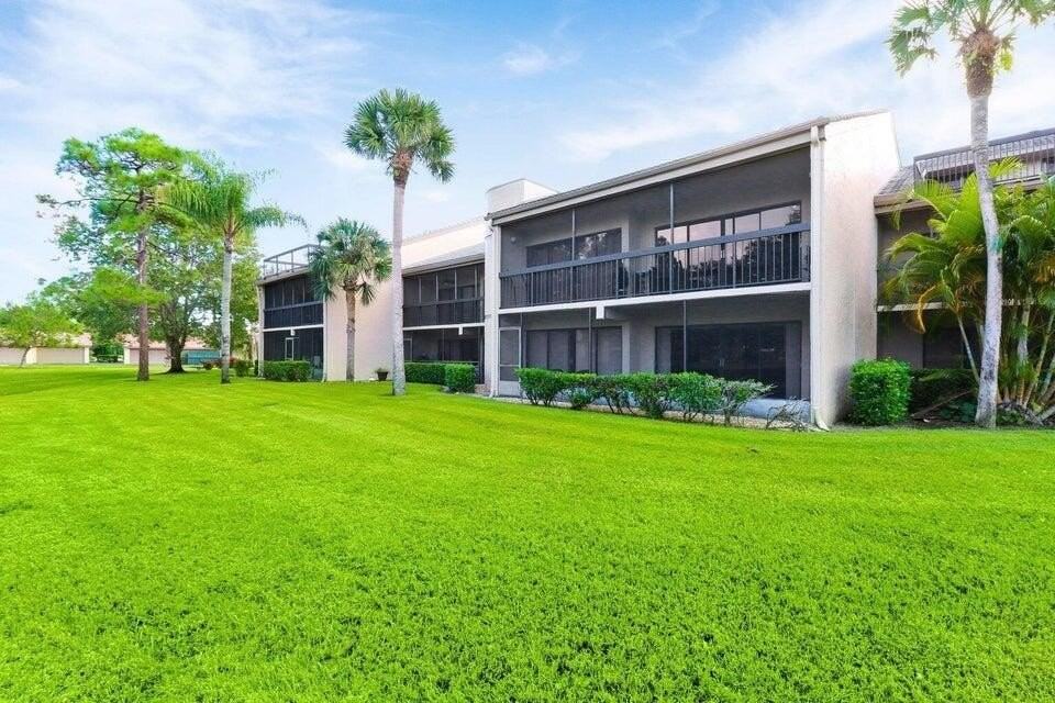 9440 Meadowood Dr Apt 102 - Photo 2 of 18