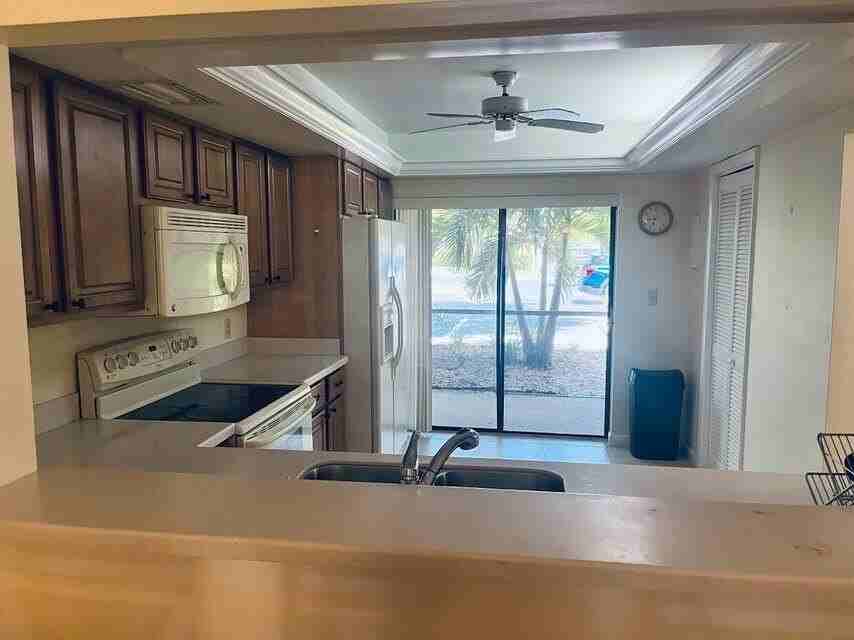 9440 Meadowood Dr Apt 102 - Photo 7 of 18