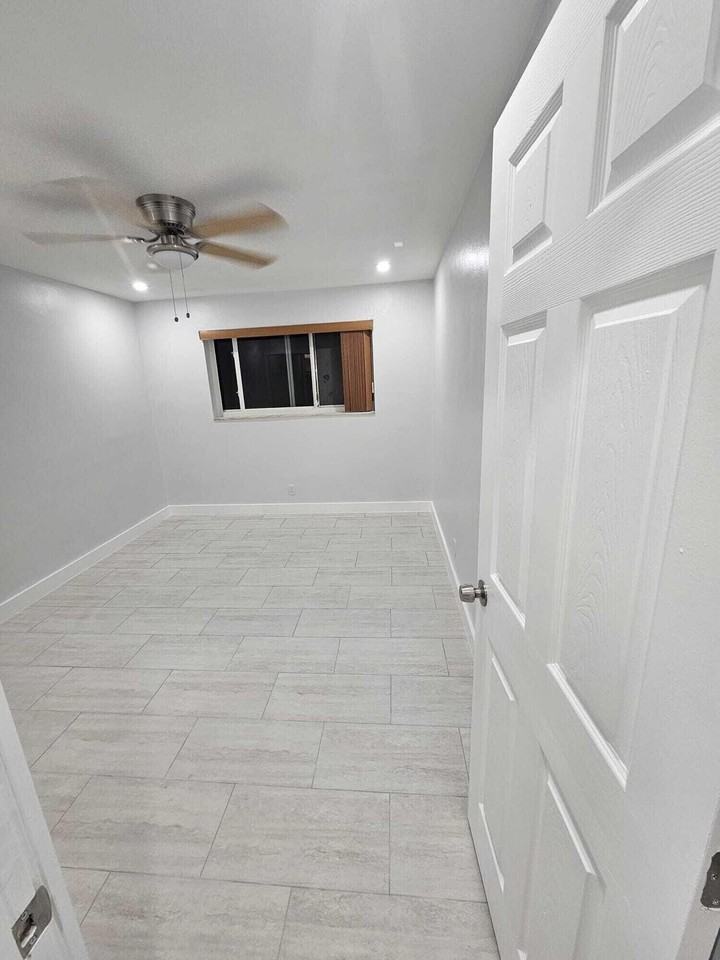 2030 Sw 41st Ave Apt 3 - Photo 6 of 14