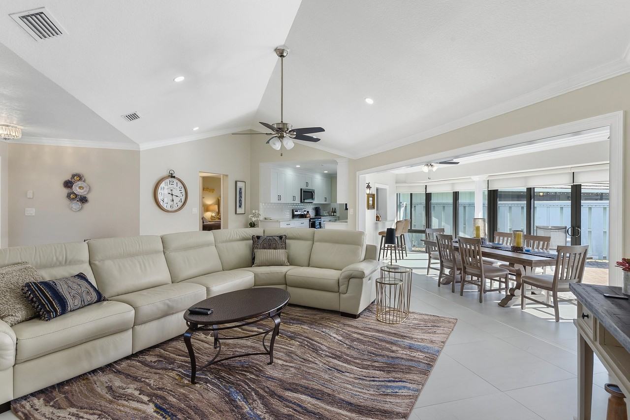 1127 E Seminole Ave Apt 15c - Photo 2 of 25