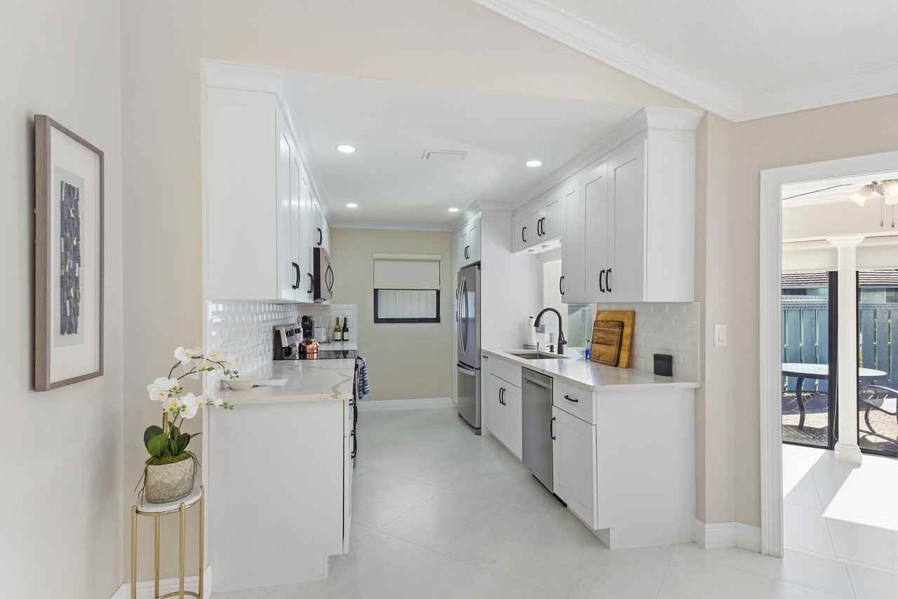 1127 E Seminole Ave Apt 15c - Photo 6 of 25