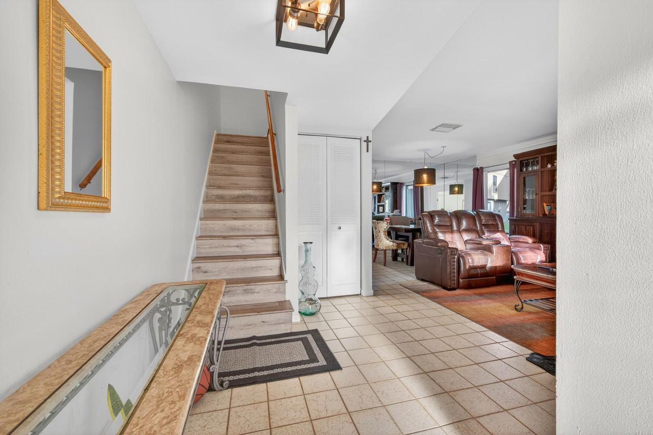 505 Sandtree Dr - Photo 5 of 21