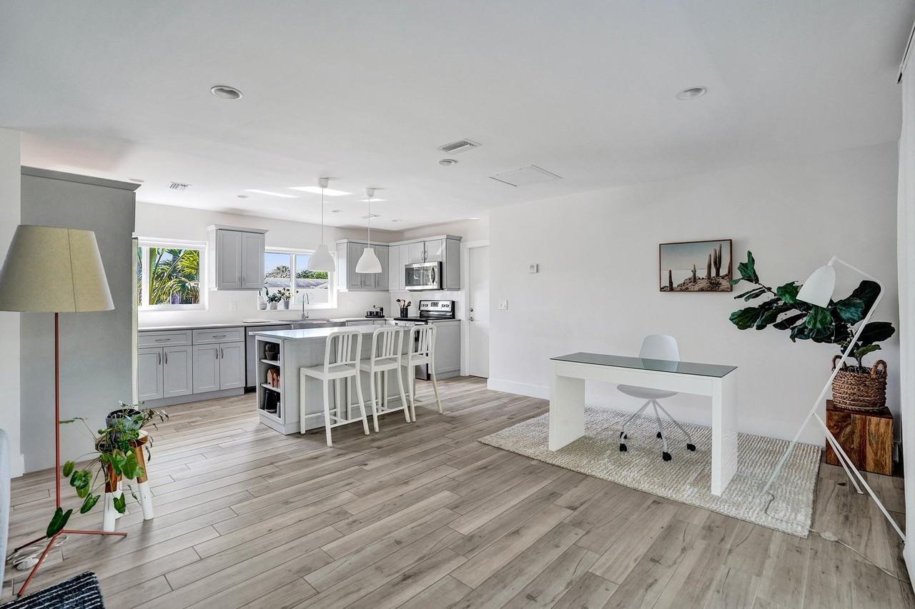 1299 Sw 9th St - Photo 6 of 28