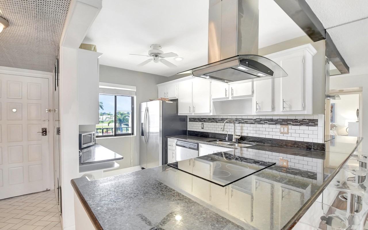 4070 Tivoli Ct Apt 307 - Photo 6 of 43