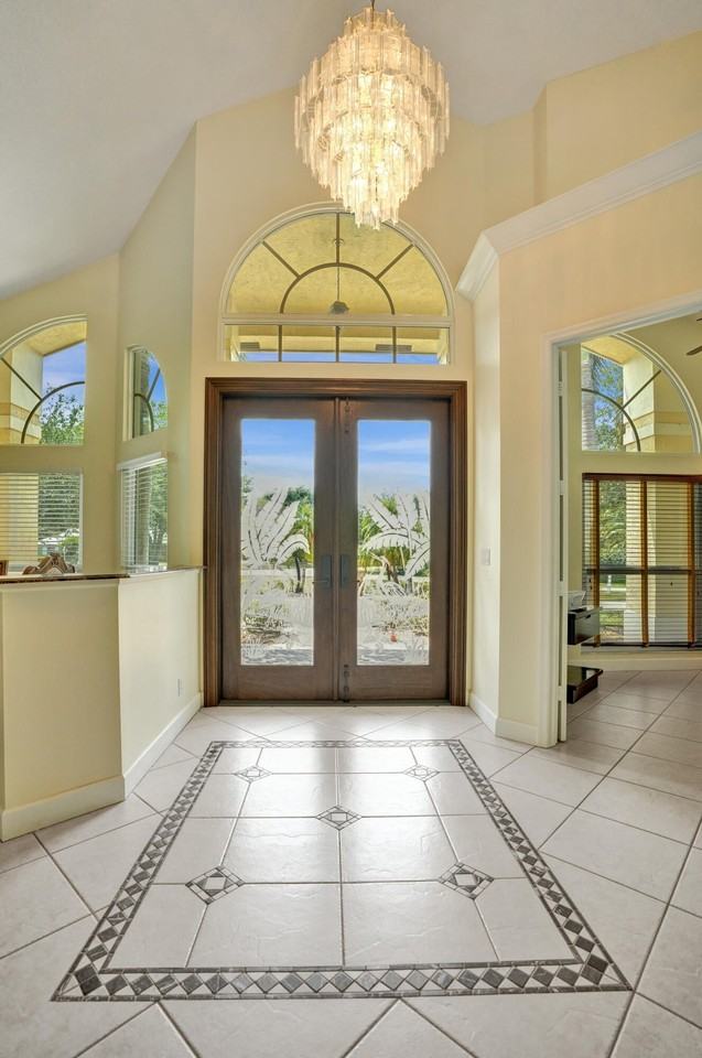 15910 Lindbergh Ln - Photo 5 of 47