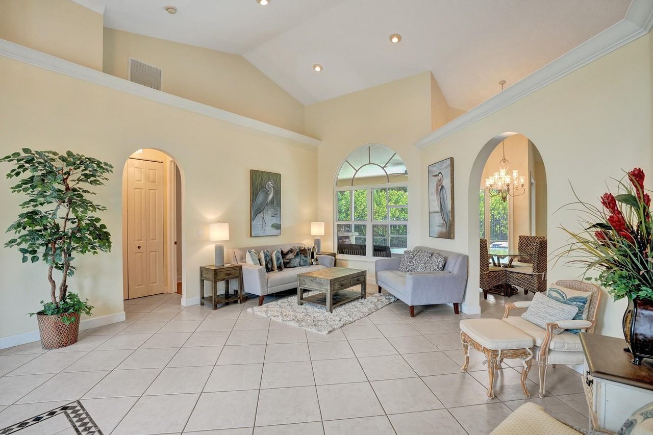 15910 Lindbergh Ln - Photo 6 of 47