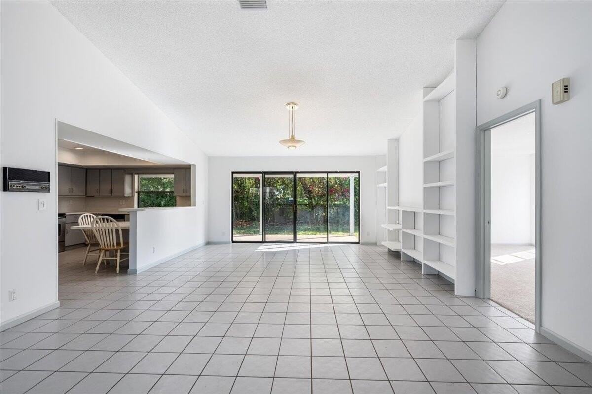 2216 Amesbury Ct - Photo 7 of 28