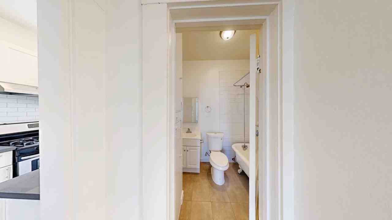 1050 Post Street - Photo 3 of 15