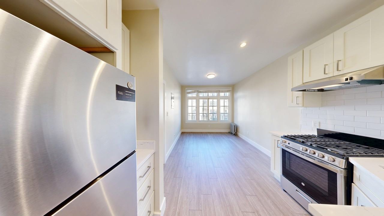 655 Stockton Street - Photo 5 of 32