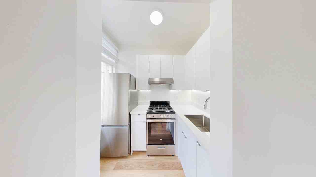 709 Geary Street - Photo 4 of 44