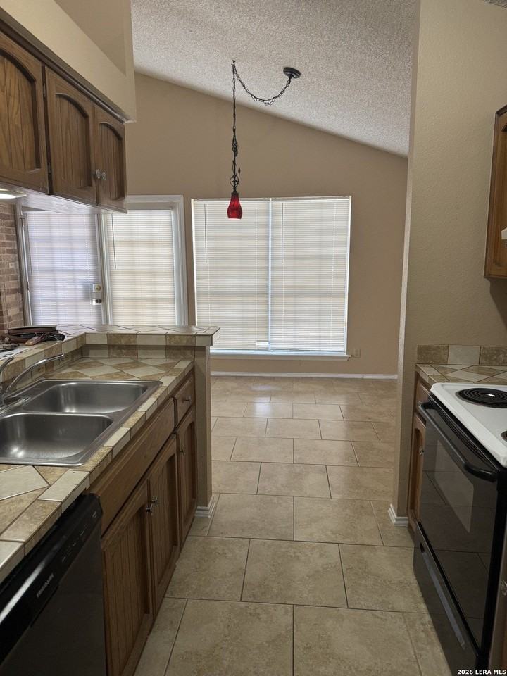 2101 Ledge View St - Photo 6 of 15