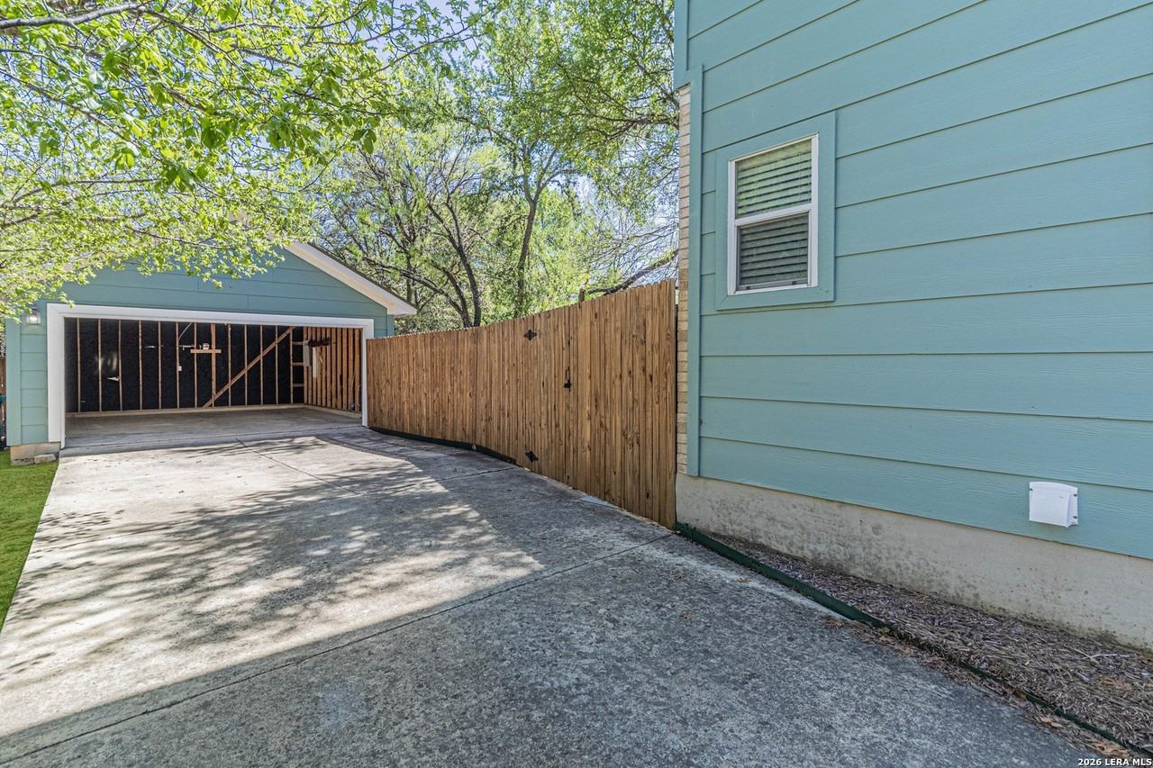 7618 Maycrest - Photo 7 of 50