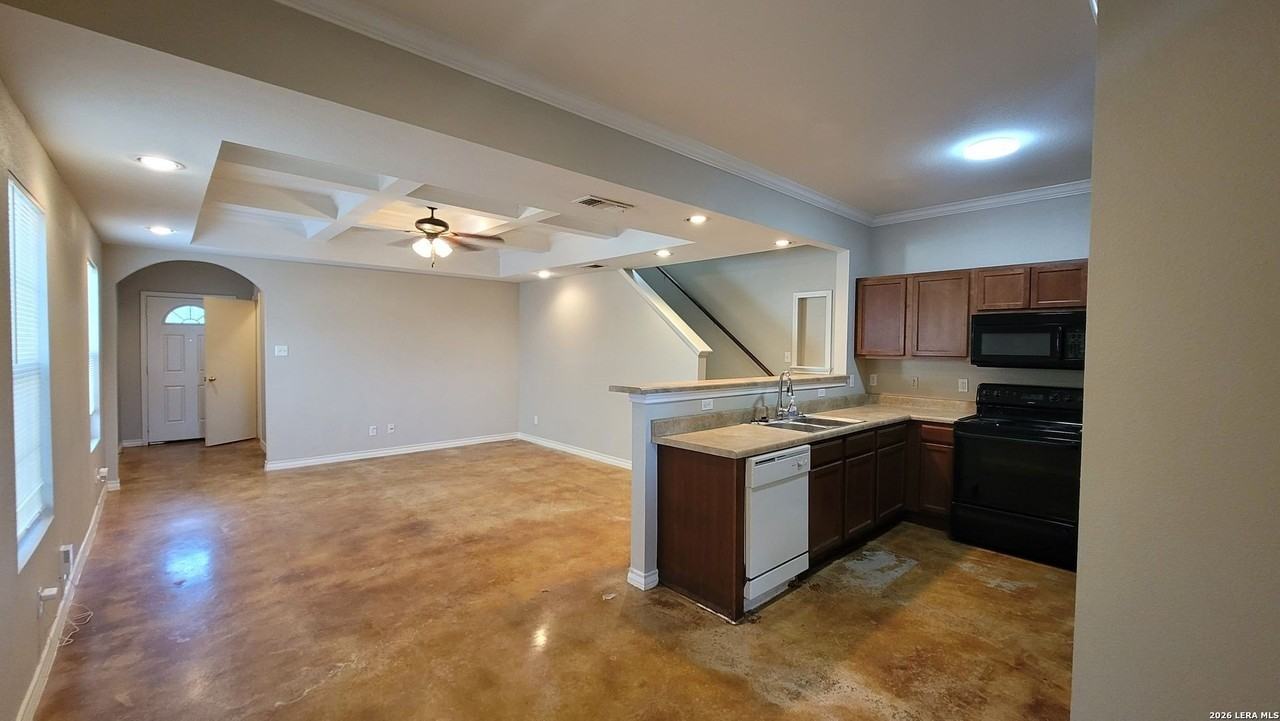 5010 Summit Wood Apt 1 - Photo 4 of 36