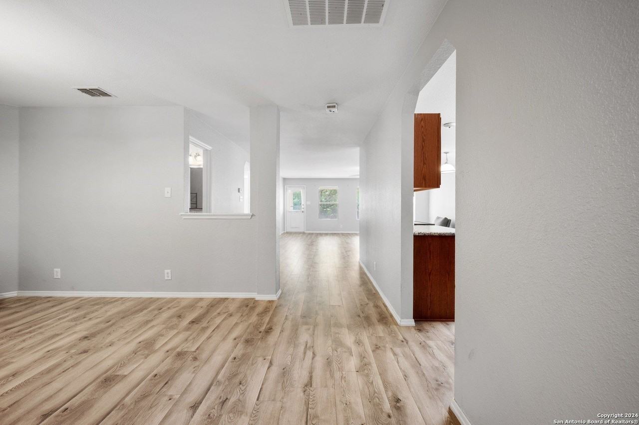 11927 Ranchwell Cv - Photo 4 of 35