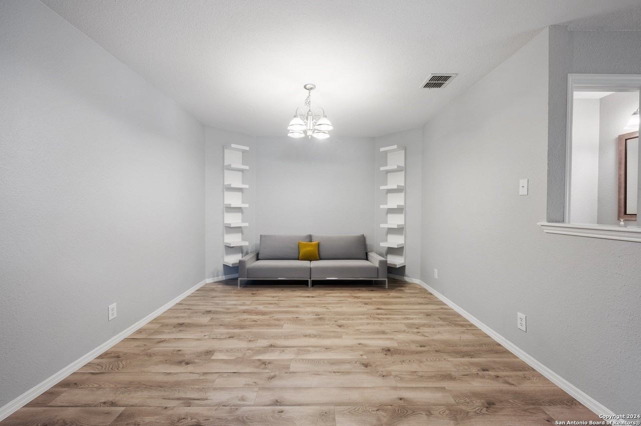 11927 Ranchwell Cv - Photo 7 of 35