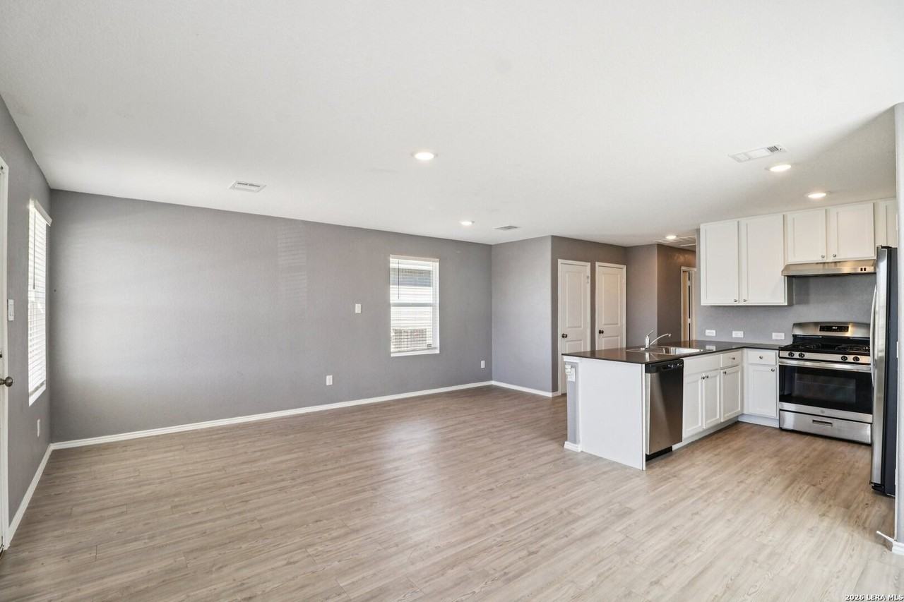 7244 Pasture Run - Photo 5 of 32