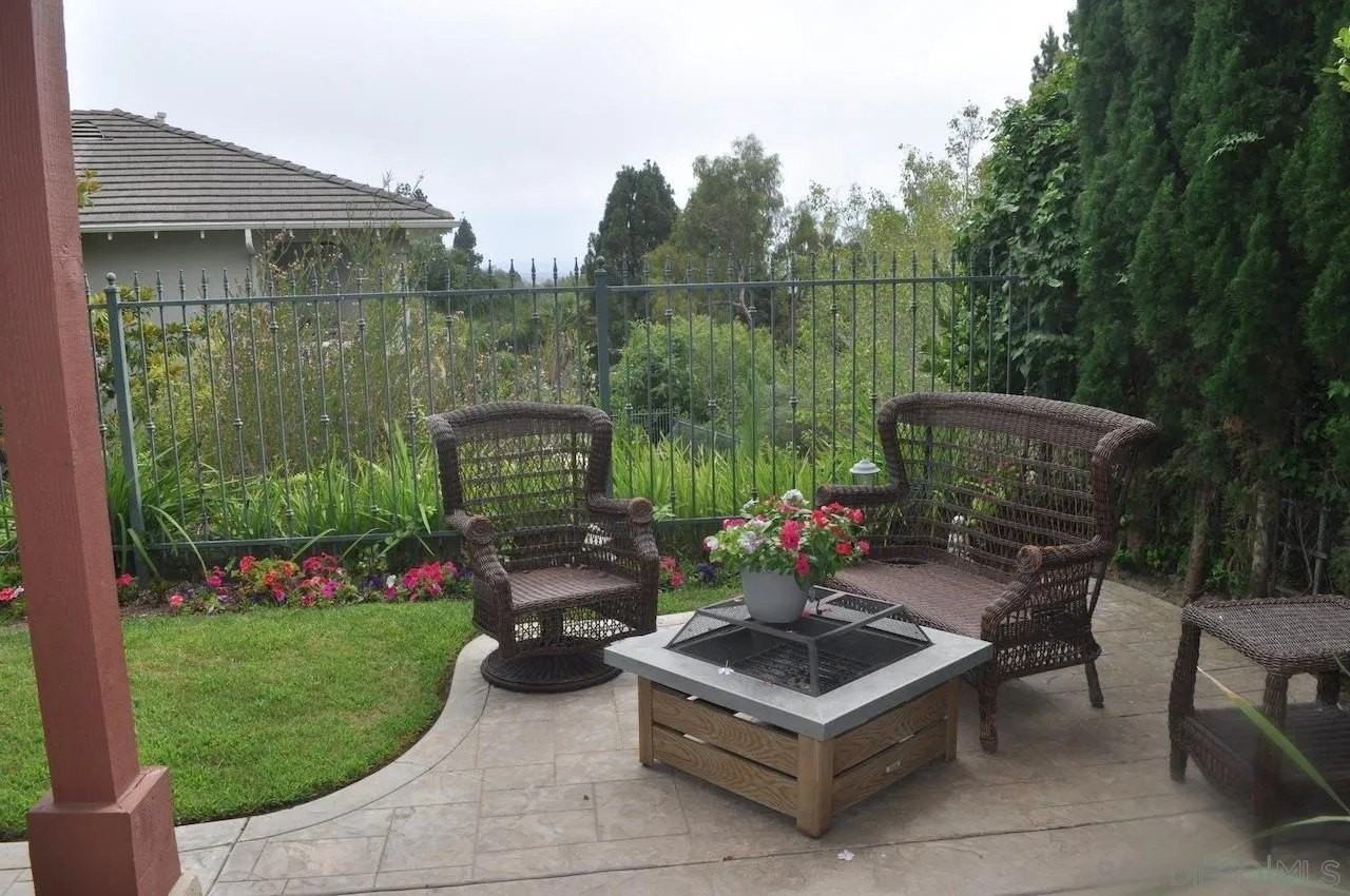 6135 Glennchester Row - Photo 5 of 26