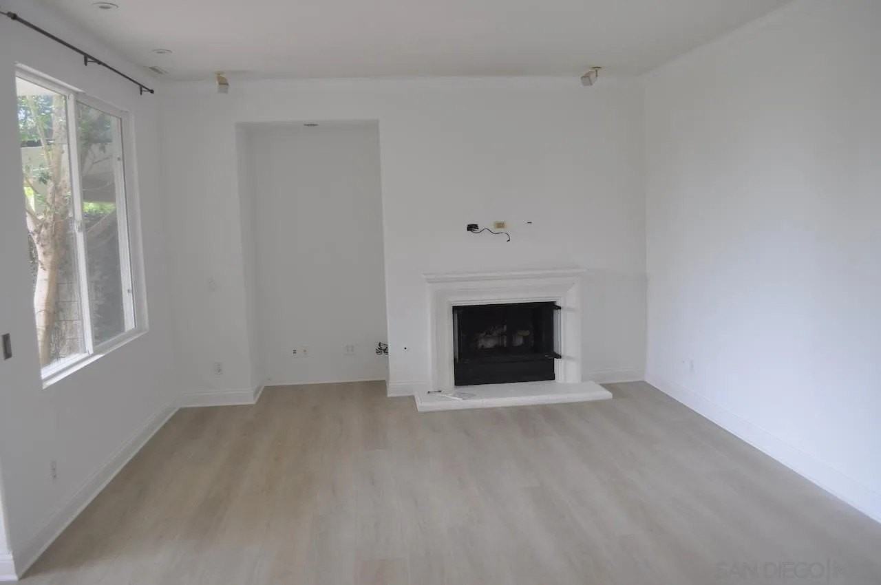 6135 Glennchester Row - Photo 7 of 26