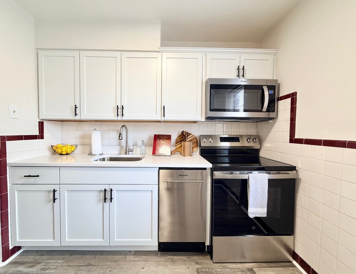 7219 Hampton Avenue #1S - Photo 4 of 10