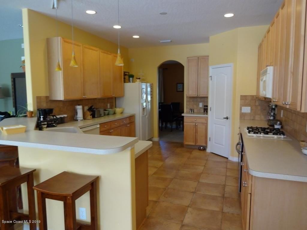 3763 Stream Dr - Photo 3 of 6