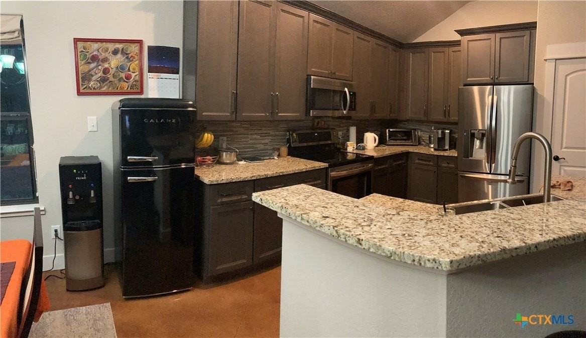 2046 Mulberry Cir - Photo 4 of 20